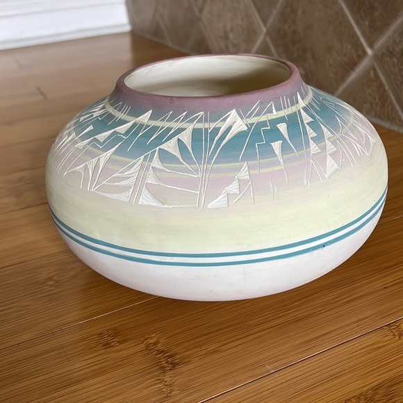 Donate 2024. Mesa Verde Pottery Piece 6 in tall 10 in diameter - Picture 2 of 7